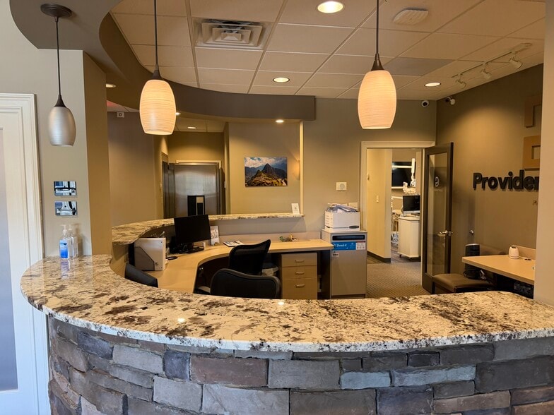 More Photos Of 670 Johnson Ferry Rd, Marietta Medical For Lease