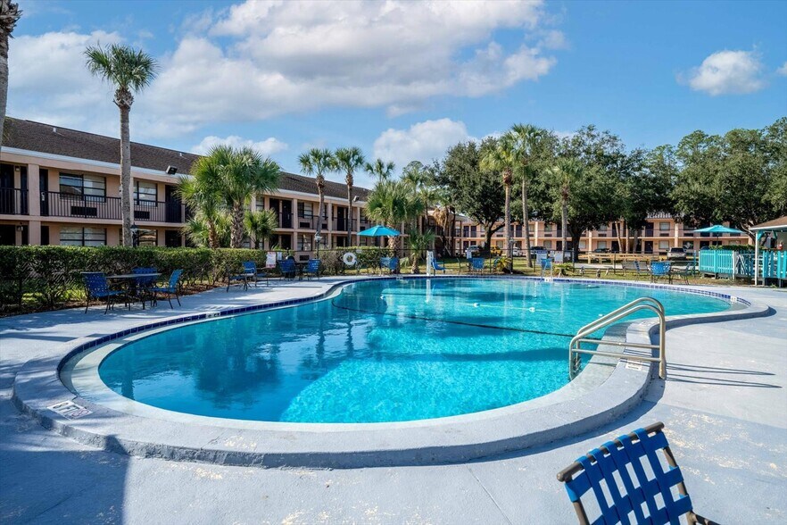 More Photos Of 510 Lane Ave S, Jacksonville Hotel For Sale