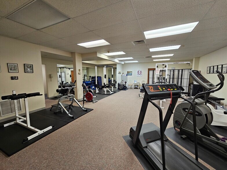 More Photos Of 1150 S Cedar Crest Blvd, Allentown Office For Sale