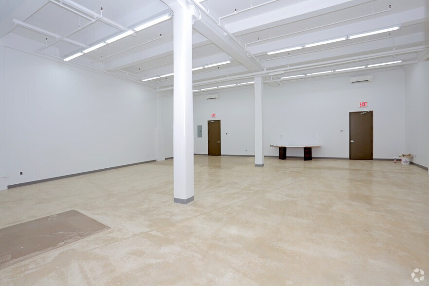 More Photos Of 4825 Metropolitan Ave, Ridgewood Loft Creative Space For Lease