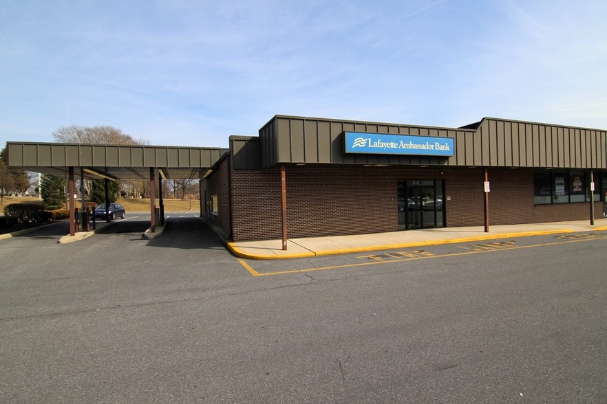 More Photos Of 200-260 Line St, Easton Freestanding For Lease