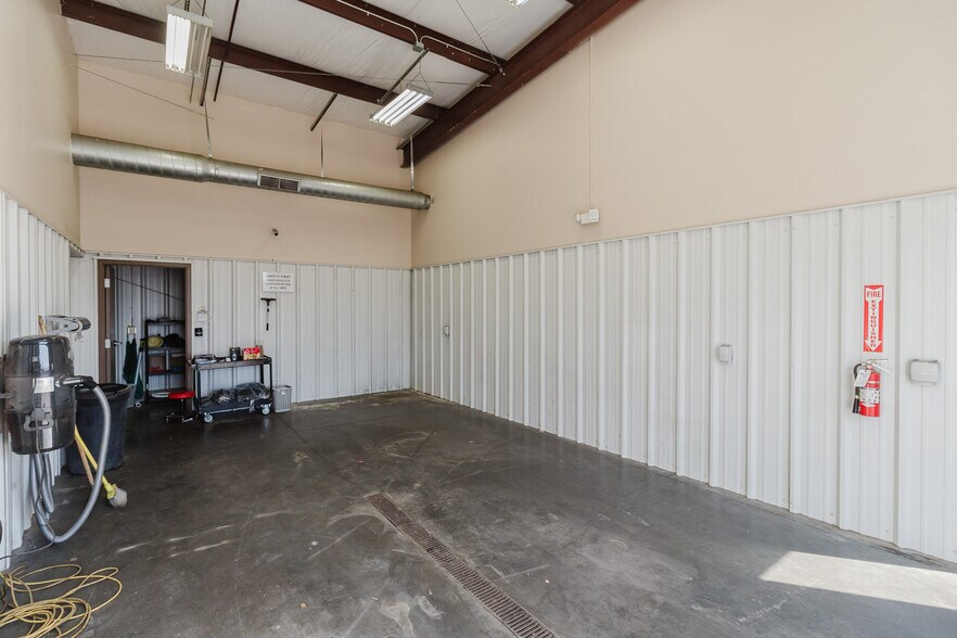 More Photos Of 3101 S Broadway St, Wichita Freestanding For Sale