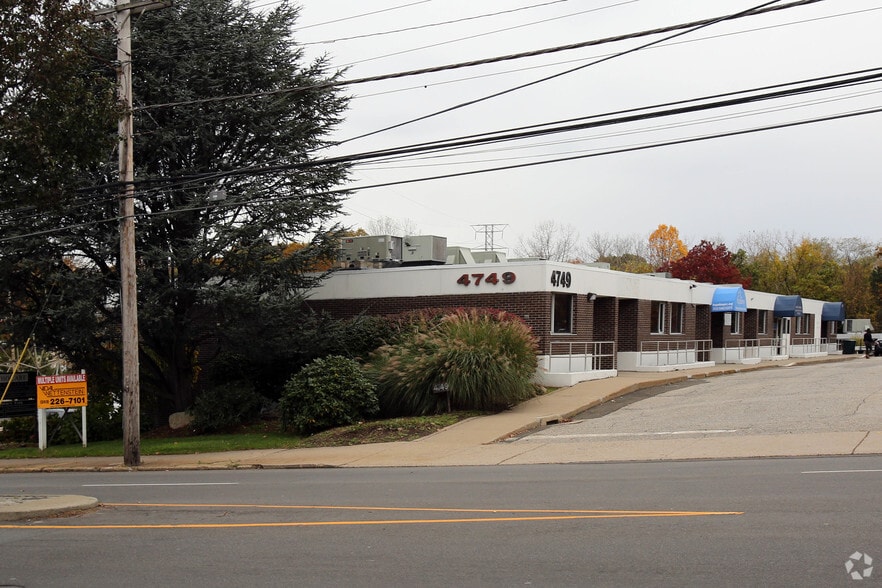 Primary Photo Of 4747-4749 Main St, Bridgeport Office For Lease
