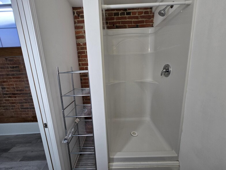 More Photos Of 1667 E 40th St, Cleveland Loft Creative Space For Sale