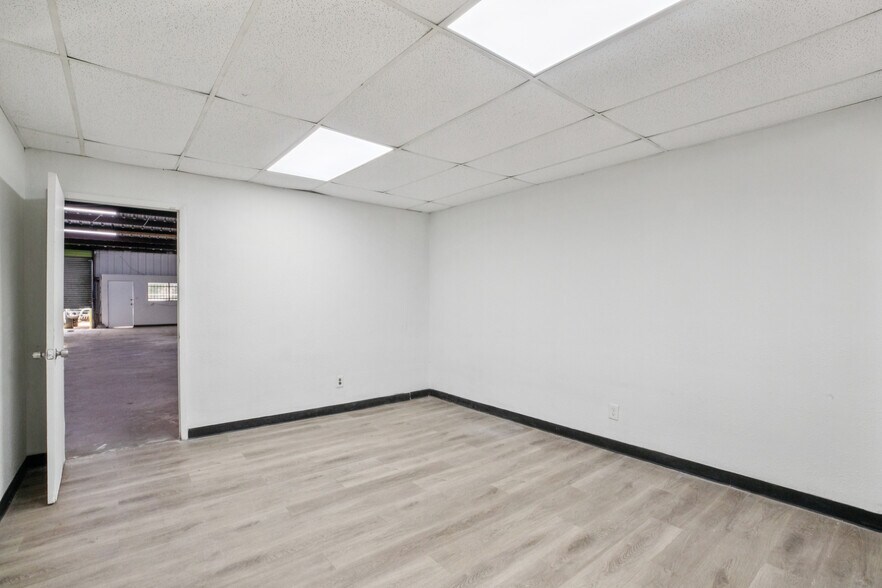 More Photos Of 11430 Bissonnet St, Houston Warehouse For Lease
