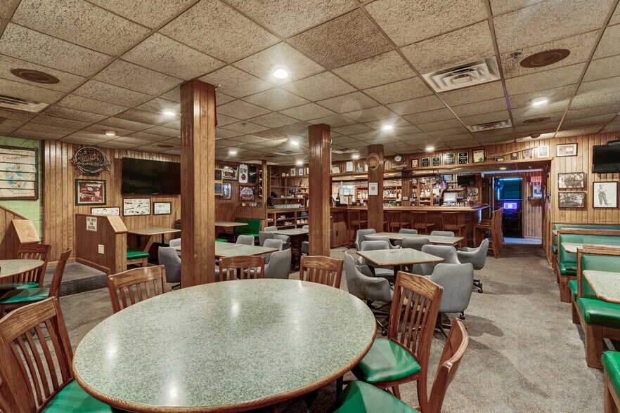 More Photos Of 1702 Park Hill Dr, Gainesville Restaurant For Sale
