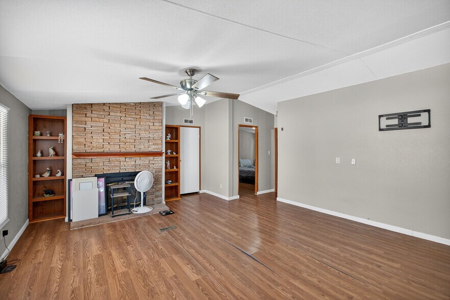 More Photos Of 11010 W Joan Dr, Odessa Warehouse For Lease