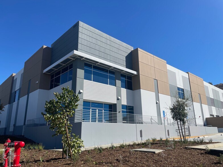 More Photos Of 980 Marlborough Ave, Riverside Warehouse For Lease