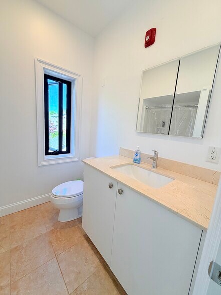 More Photos Of 31 Saint Roch Ave, Greenwich Office Residential For Lease