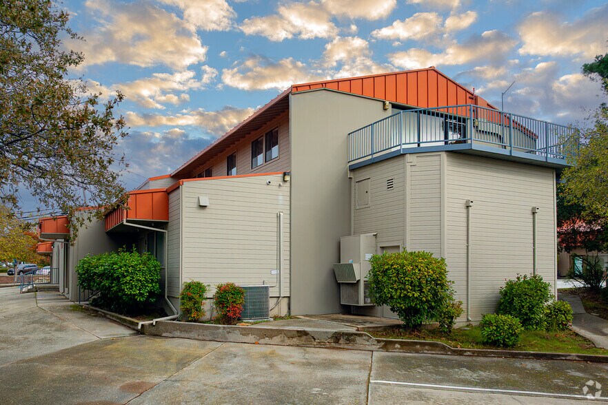 Primary Photo Of 11850 Kemper Rd, Auburn Light Distribution For Lease