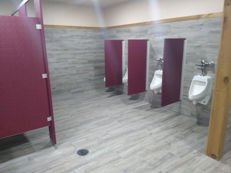 More Photos Of 800 S International Blvd, Hidalgo Freestanding For Lease