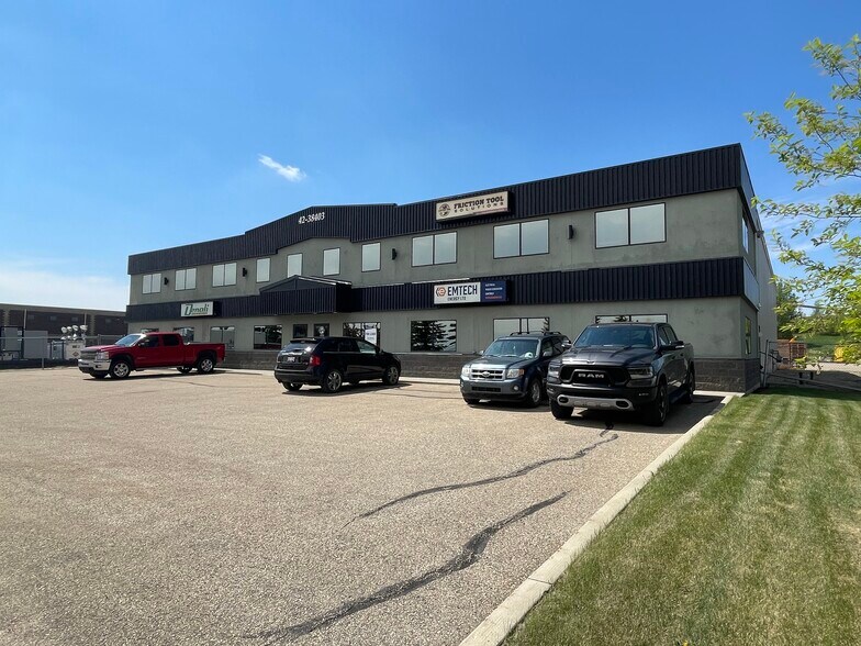 More Photos Of 42 Burnt Lake Cres, Red Deer County Warehouse For Lease