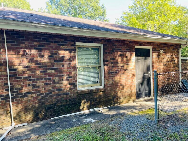 More Photos Of 301 W Main St, Stoneville Office For Sale