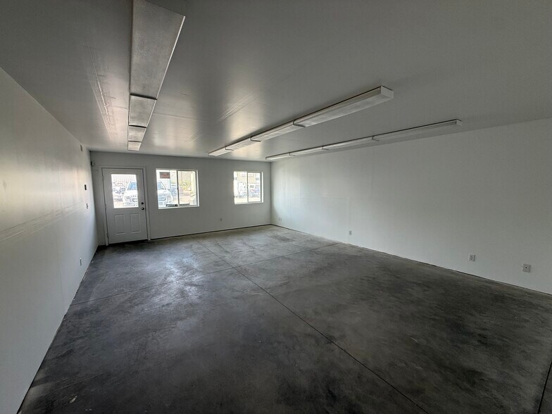 More Photos Of 4130 Glenbrook Dr, Hailey Warehouse For Lease