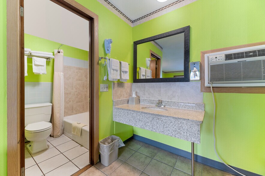 More Photos Of 518 National St, Belle Fourche Hotel For Sale