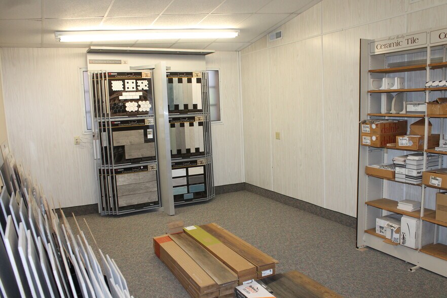 More Photos Of 325 W Elm St, Sycamore General Retail For Sale