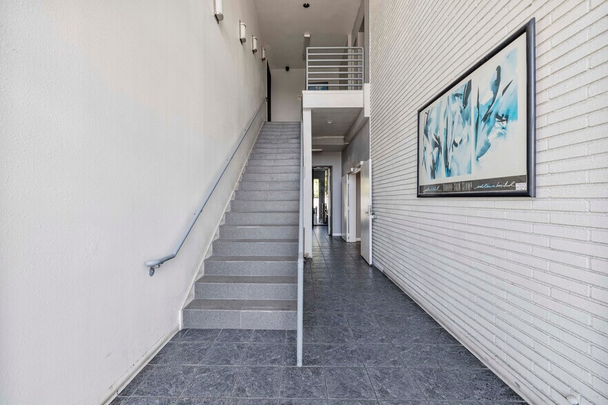 More Photos Of 11755 Victory Blvd, North Hollywood Medical For Lease
