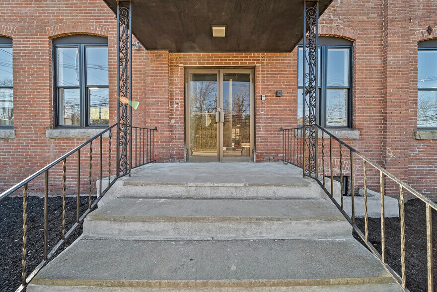 More Photos Of 174 N Main St, Franklin Light Manufacturing For Sale
