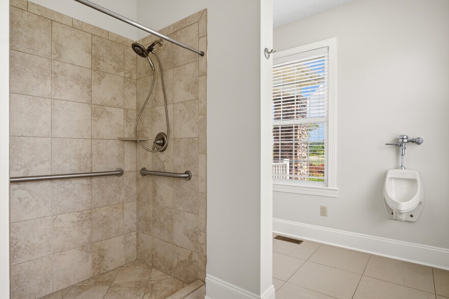 More Photos Of 6245 University Park Dr, Radford Office Residential For Sale