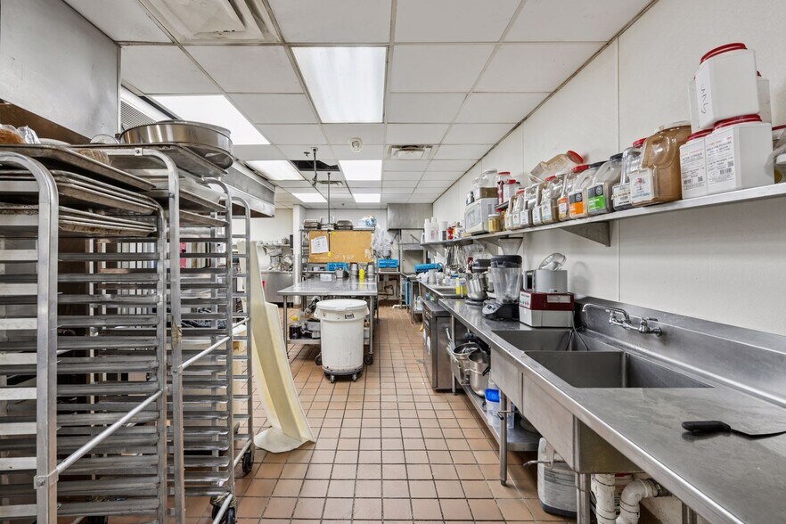 More Photos Of 981 Sibley Memorial Hwy, Lilydale Restaurant For Sale