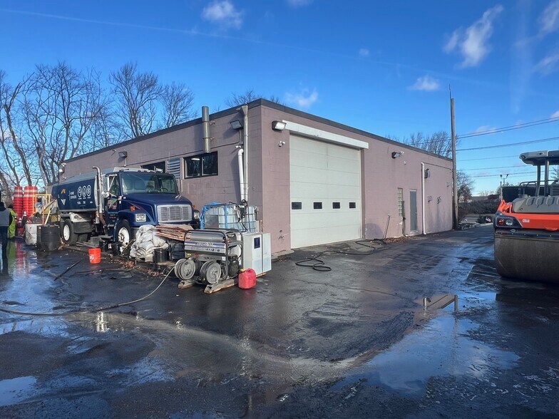 More Photos Of 36 Montesano Rd, Fairfield Warehouse For Lease