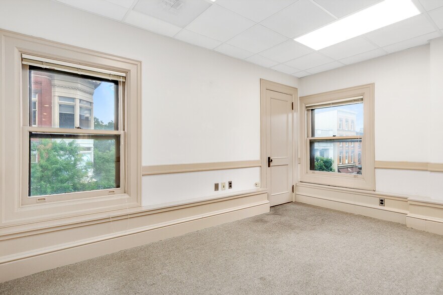 More Photos Of 1 N Market St, Frederick Storefront Retail Office For Lease