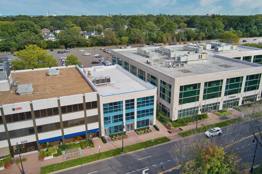 More Photos Of 1051 Franklin Ave, Garden City Office For Sale