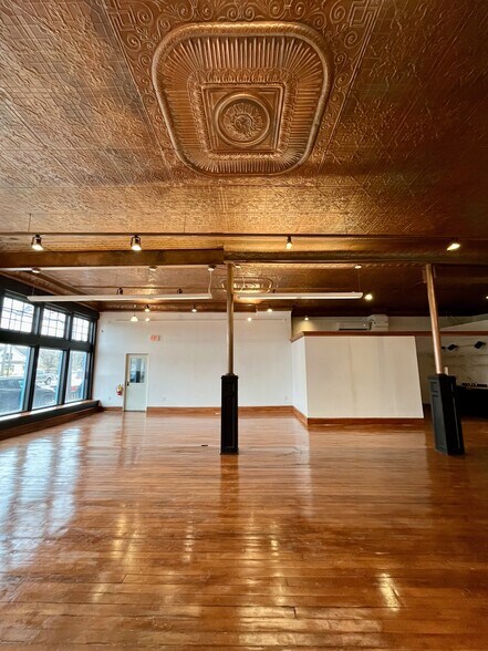 More Photos Of 937-941 7th St W, Saint Paul Storefront Retail Residential For Sale