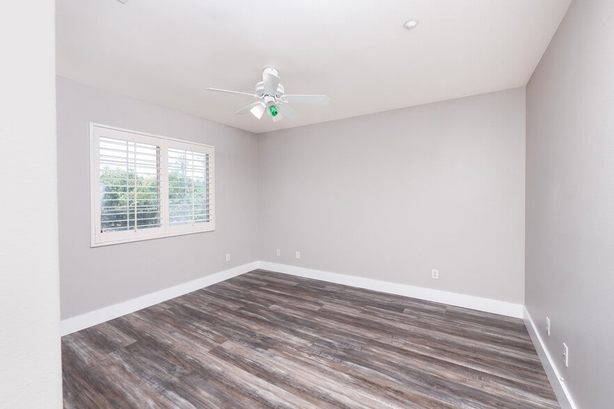 More Photos Of 8715 Dufferin Ave, Riverside Land For Sale