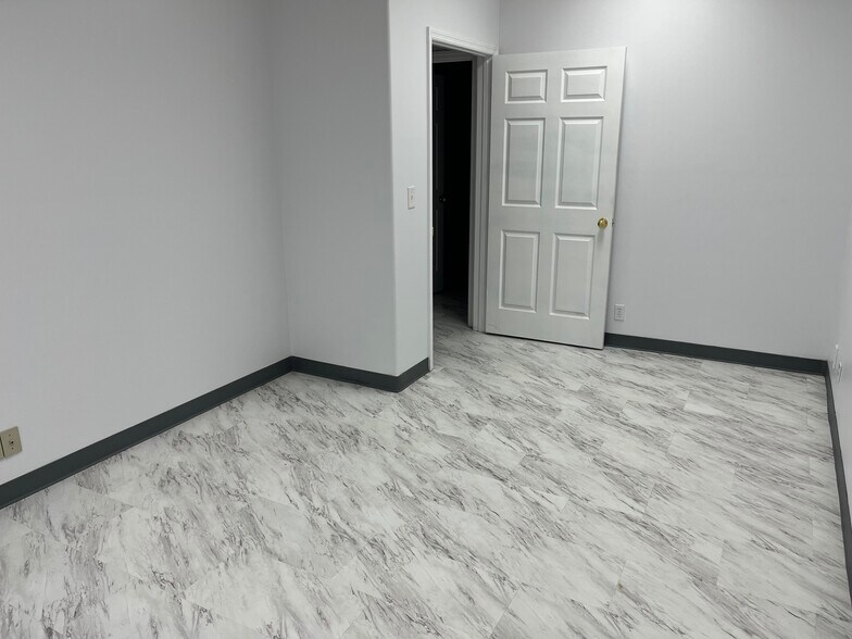 More Photos Of 3120-3131 E Riverside Dr, Fort Myers Research And Development For Sale