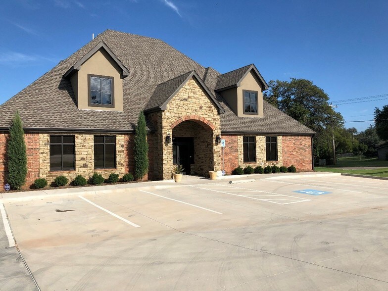 More Photos Of 3405 E Memorial Rd, Edmond Office For Lease