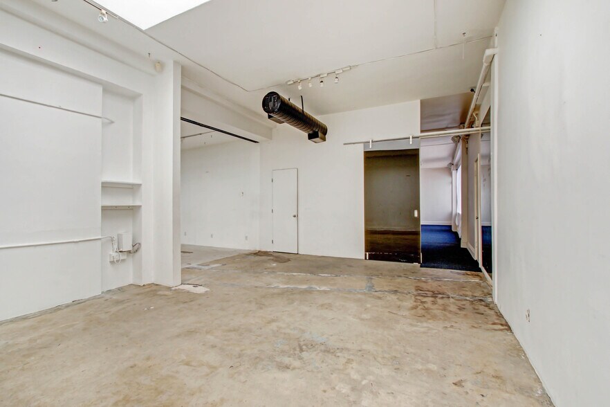 More Photos Of 416-424 N Fairfax Ave, Los Angeles Storefront For Lease