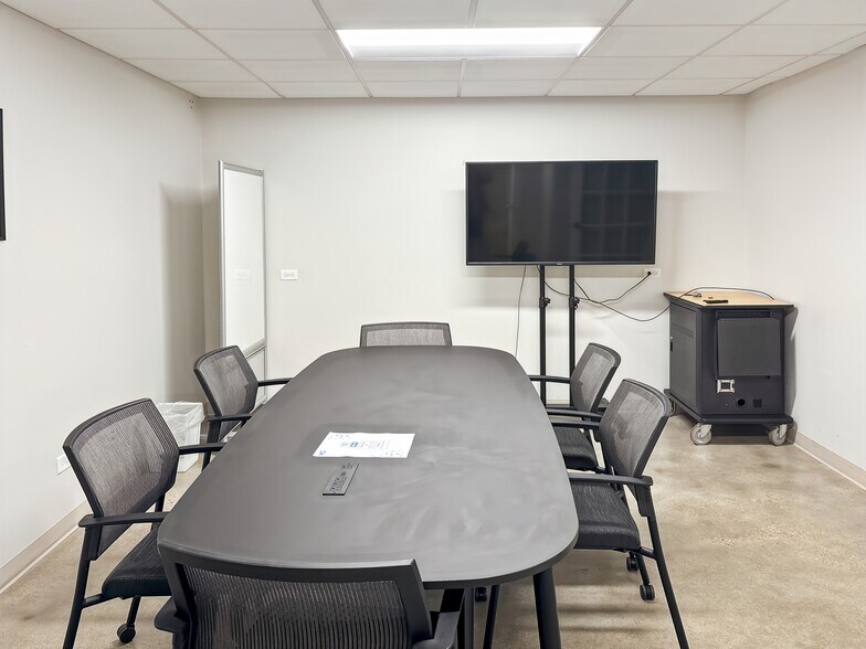 More Photos Of 100 N Atkinson Rd, Grayslake Coworking Space