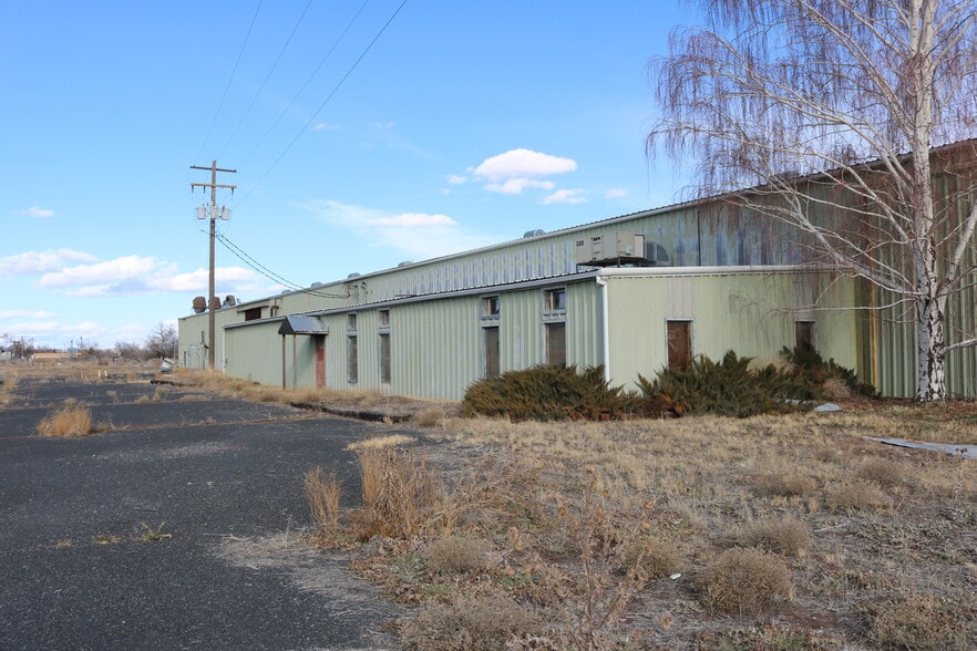 Primary Photo Of 411 Snow Mountain Ave, Hines Warehouse For Sale