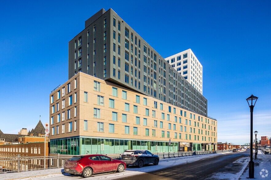 More Photos Of 515 Rue Berri, Montréal Hotel For Lease