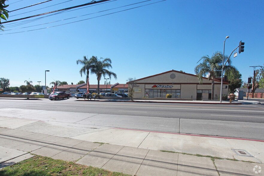 More Photos Of 12737 Glenoaks Blvd, Sylmar Storefront For Lease