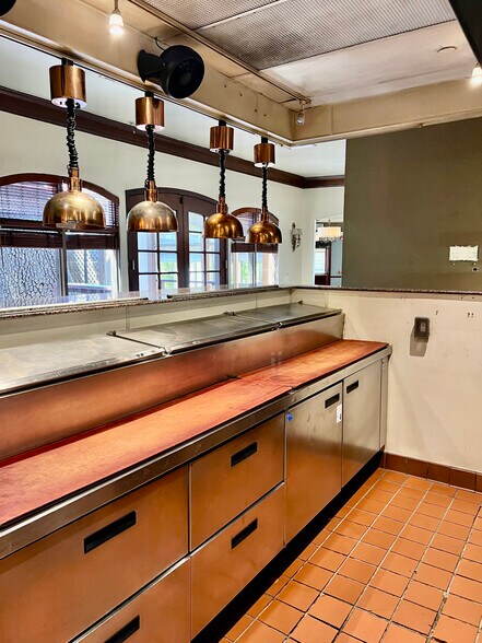 More Photos Of 14572 Big Basin Way, Saratoga Storefront For Lease