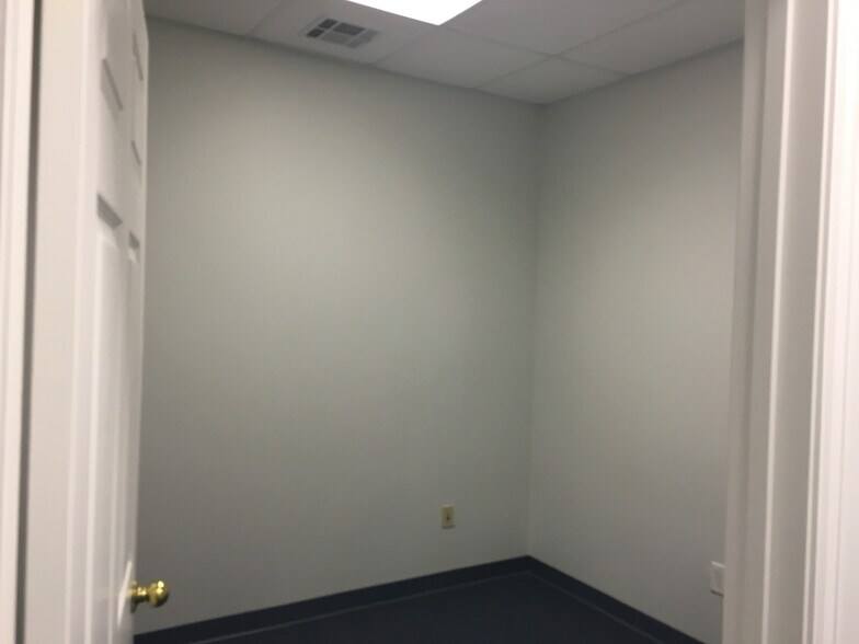 More Photos Of 4780-4782 Woodmere Blvd, Montgomery Medical For Lease
