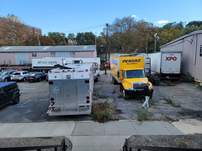 More Photos Of 29 S Depot Plz, Tarrytown Warehouse For Lease