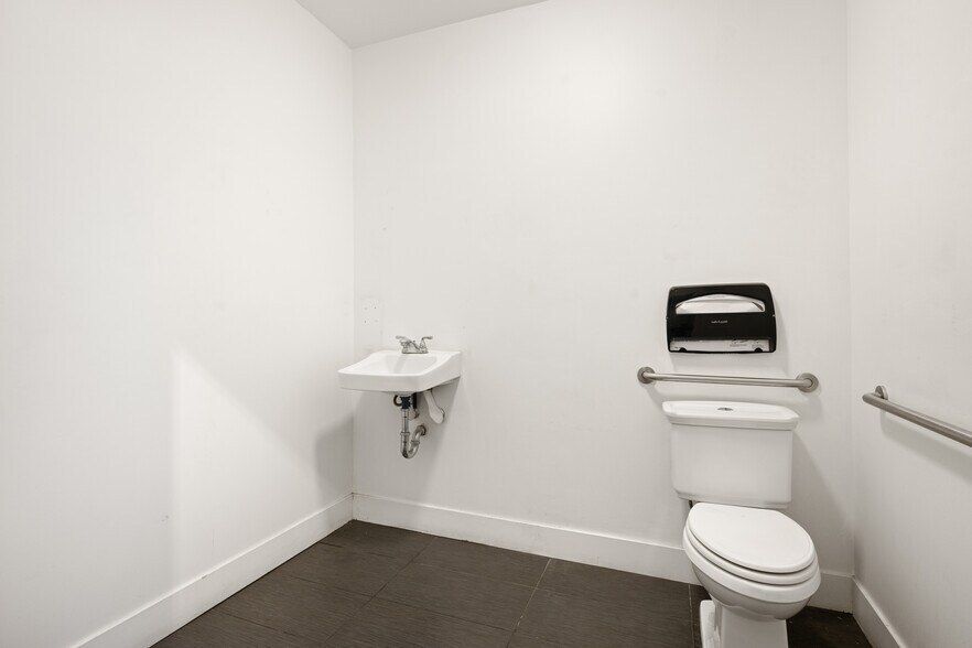 More Photos Of 6221 Wilshire Blvd, Los Angeles Medical For Lease