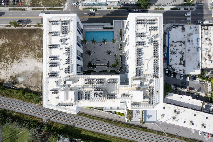 More Photos Of 2221 N Miami Ave, Miami Office For Lease