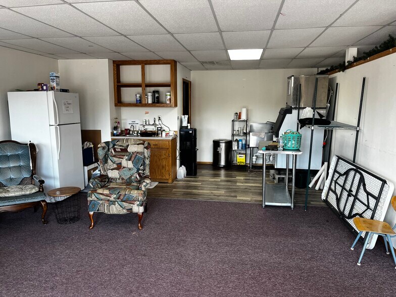 More Photos Of 404 Douglas Ave, Beaver Office For Sale