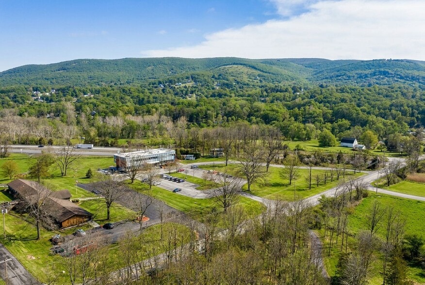 More Photos Of 70 Pleasant Hill Rd, New Windsor Township Office For Sale