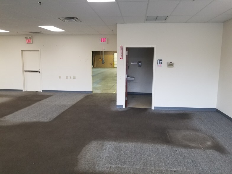 More Photos Of 70 Hillside Dr, Drums Flex For Lease