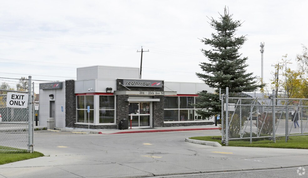 Primary Photo Of 304 35th Ave NE, Calgary Auto Dealership For Lease