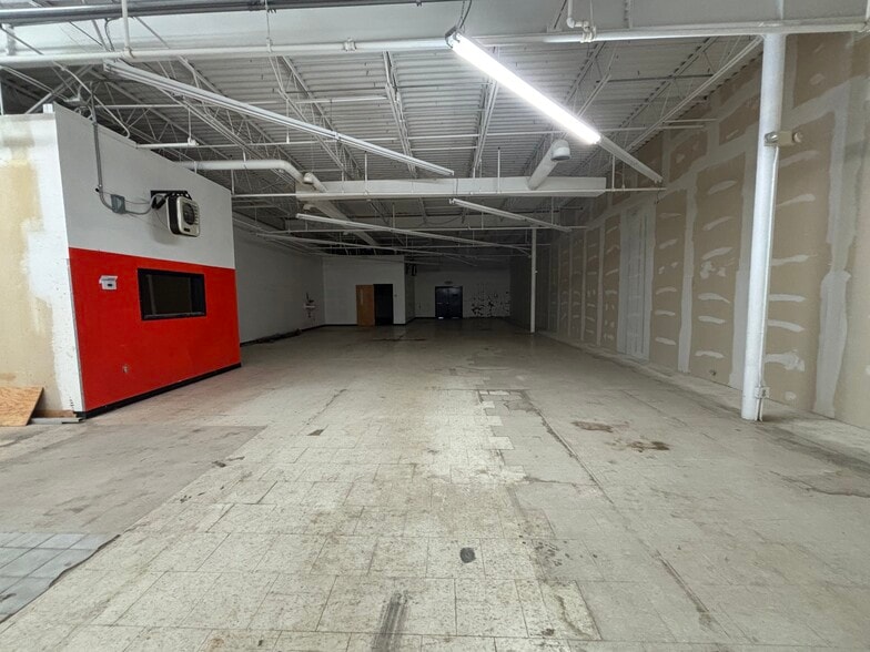 More Photos Of 1103-1225 W State Blvd, Fort Wayne Storefront For Lease