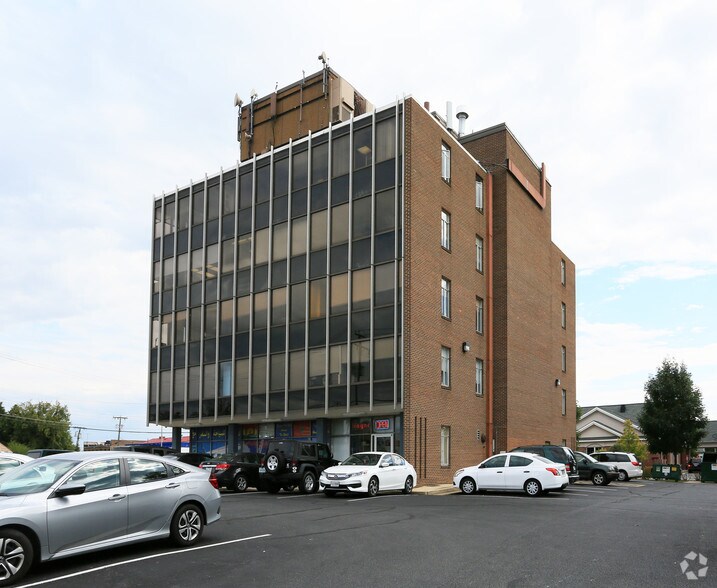 More Photos Of 5881 Leesburg Pike, Falls Church Office For Lease