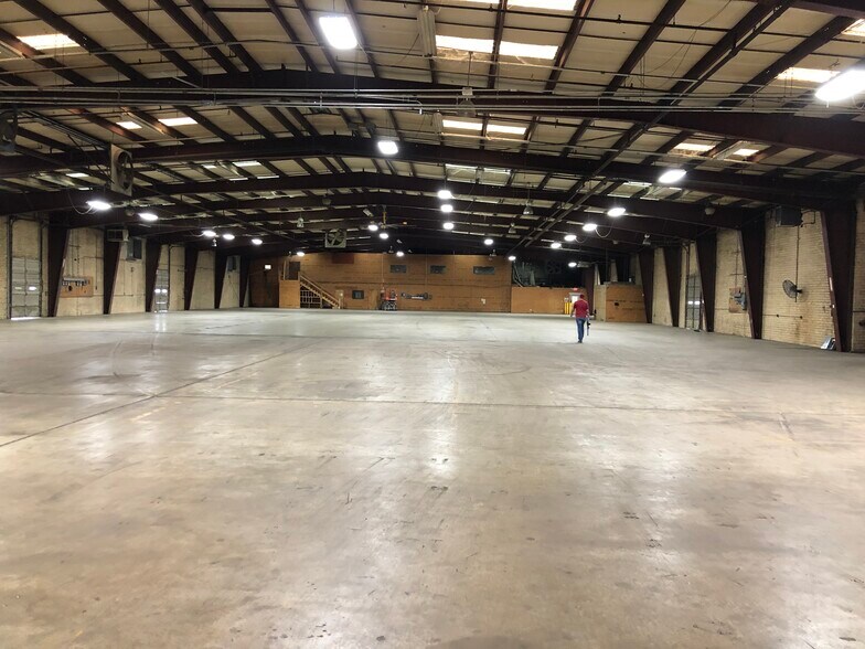 More Photos Of 825 Garland St, Columbia Distribution For Lease