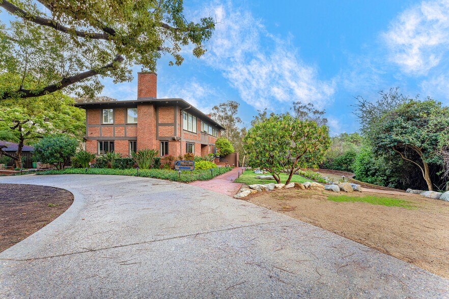 More Photos Of 3565 7th Ave, San Diego Office Residential For Lease