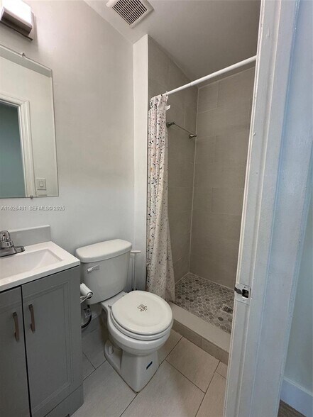 More Photos Of 2000 Monroe St, Hollywood Apartments For Sale